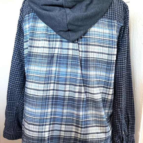 American Eagle Plaid Flannel Button up - Picture 3 of 3